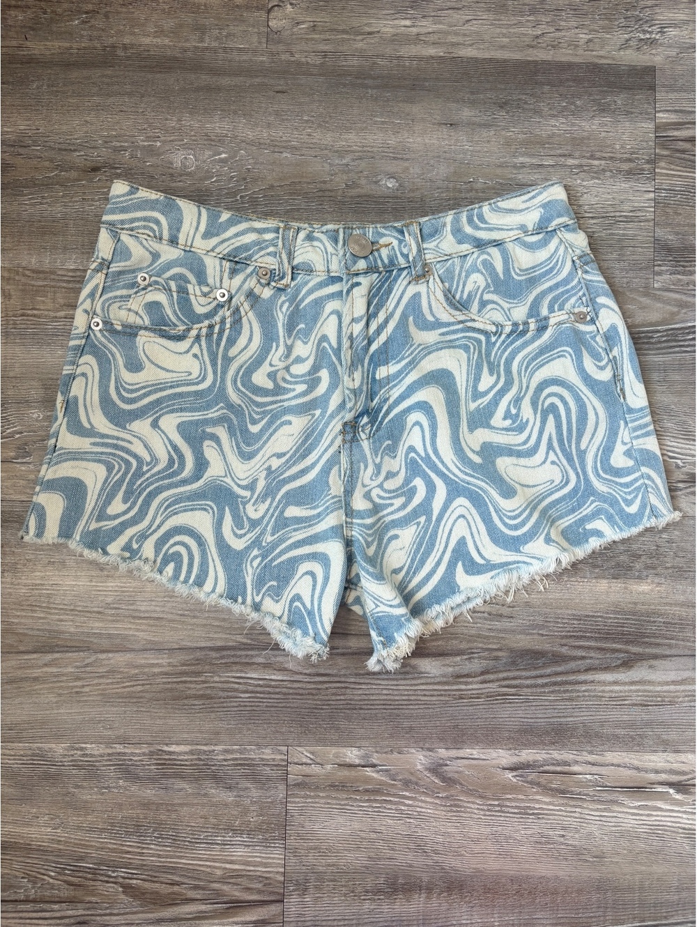 Rue21 Women’s Size 3 Blue & White Swirl Print Denim Cutoff Shorts High Rise